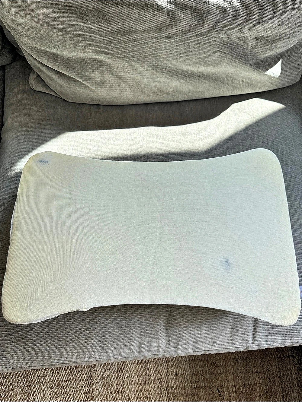 Sleep & Glow Omnia Anti-Aging Pillow White & Gray - Picture 3 of 5